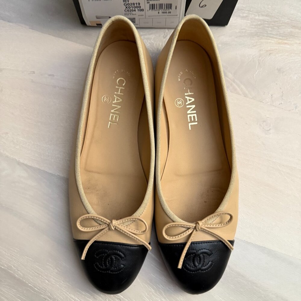 AUTH Chanel Ballet Flats in Beige/Black sz 39 $1000